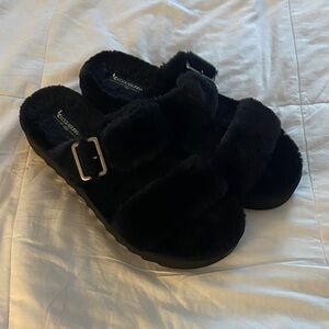Koolaburra Black Fuzzy Slippers